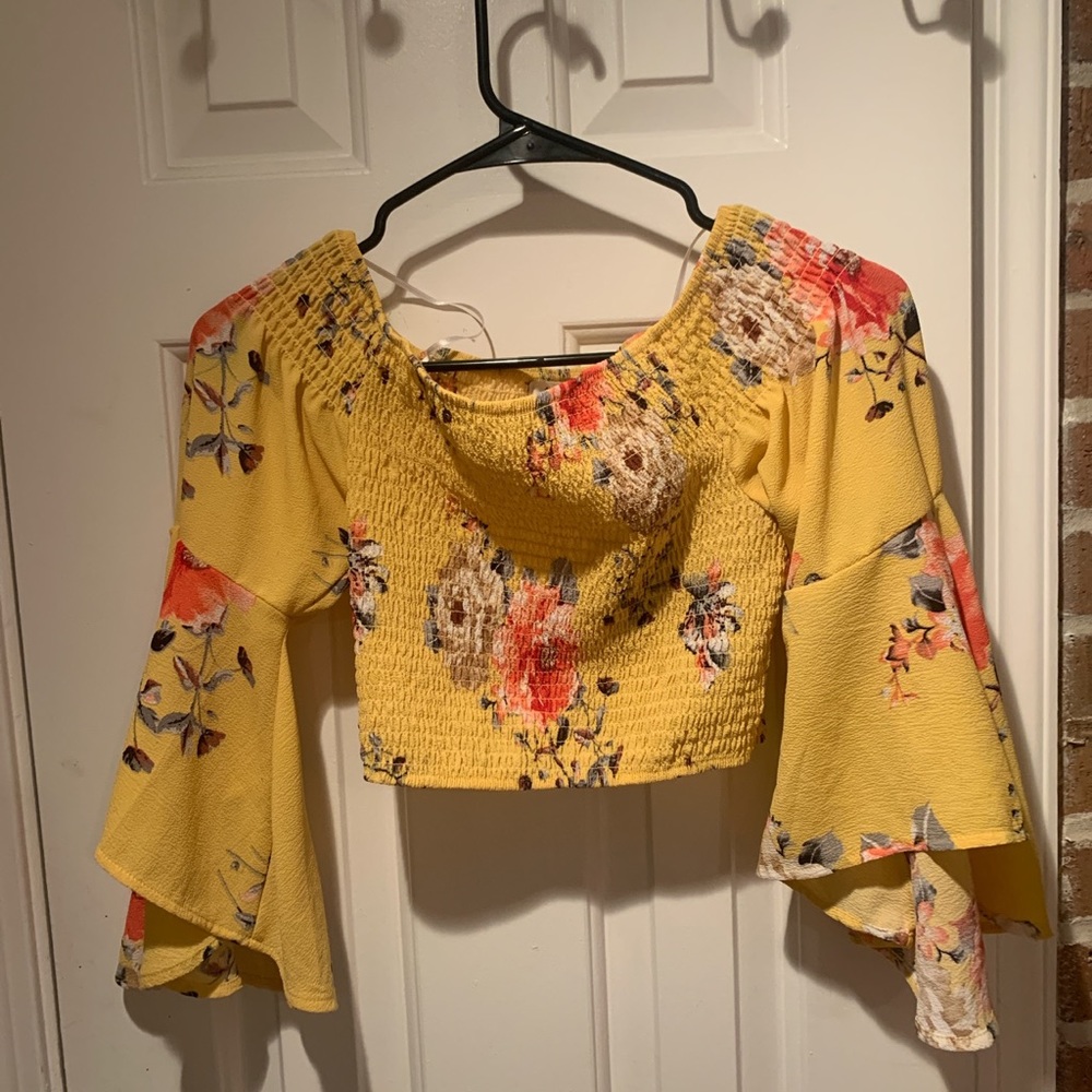 OFF THE SHOULDER CROP TOP